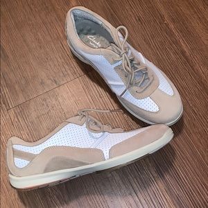 Clarks wave sneakers tan and white size 7 1/2